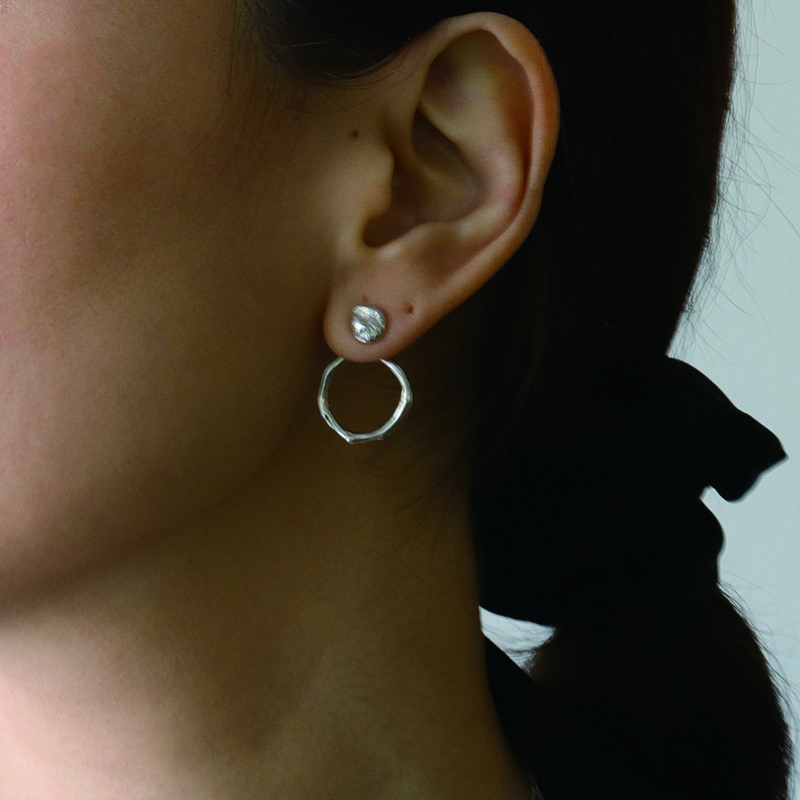 (CLC 예은 착용) Two way pebbles wavy circle earring